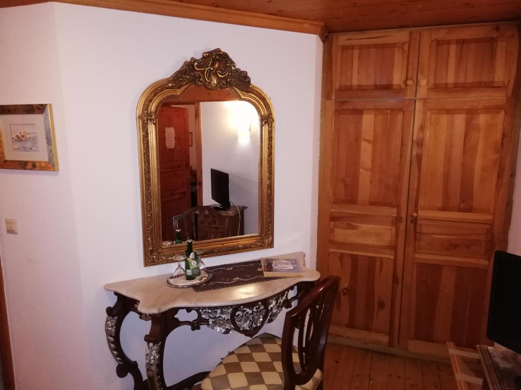 Alte Schreinerei-Auberge Harlekin Randegg Szoba fotó
